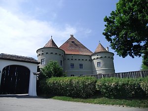 Zur Weinprobe im Schloss